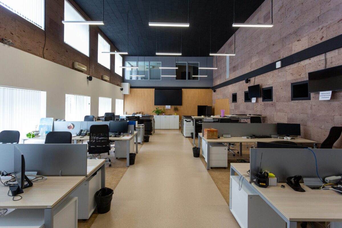Office Cleanout Checklist: Remove Furniture, Electronics & More 